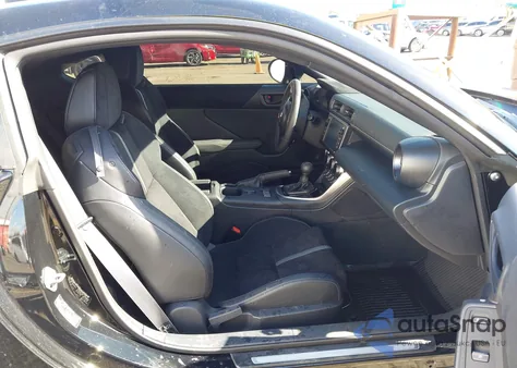 2025 Toyota Gr86 Premium z USA, uszkodzony, nr VIN JF1ZNBE16S8758117